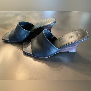 Vince 6.5 Pia elegant black wedge sandal. Black upper, dark wood wedge.